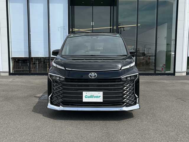 トヨタ ヴォクシー S－Z 愛媛県 2022(令4)年 3.9万km アティチュードブラックマイカ 純正10.5インチナビ/Bluetooth/DVD/HDMI/フルセグTV/バックカメラ/ETC2.0/クルコン/コーナーセンサー/プリクラッシュ/ステアリングヒーター/両側パワースライドドア/電動リアゲート/LEDヘッドライト/オートライト/オートマチックハイビーム/ハーフレザーシート/シートヒーター/純正フロアマット/純正17インチアルミホイール/オットマン