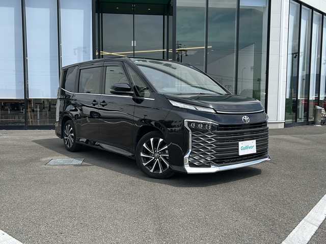 トヨタ ヴォクシー S－Z 愛媛県 2022(令4)年 3.9万km アティチュードブラックマイカ 純正10.5インチナビ/Bluetooth/DVD/HDMI/フルセグTV/バックカメラ/ETC2.0/クルコン/コーナーセンサー/プリクラッシュ/ステアリングヒーター/両側パワースライドドア/電動リアゲート/LEDヘッドライト/オートライト/オートマチックハイビーム/ハーフレザーシート/シートヒーター/純正フロアマット/純正17インチアルミホイール/オットマン