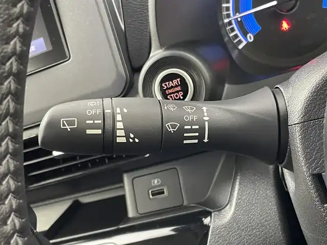日産 デイズ ハイウェイスターX 埼玉県 2024(令6)年 0.5万km スパークリングレッド/ブラック 純正ディスプレイオーディオ　アラウンドビューモニター　ＥＴＣ　ドライブレコーダー　ヘッドライトレベライザー　純正アルミホイール　スマートキー　プッシュスタート　オートハイビーム　ＬＥＤヘッドライト