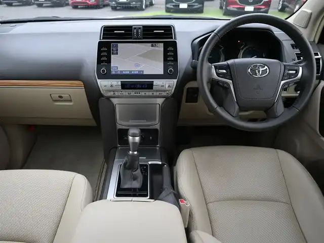 トヨタ ランドクルーザー プラド TX Lパッケージ マットブラED 千葉県 2023(令5)年 2.4万km ホワイトパールクリスタルシャイン Toyota Safety Sense/・プリクラッシュセーフティ/・レーンディパーチャーアラート/・オートハイビーム/・レーダークルーズコントロール/・ブラインドスポットモニター/ムーンルーフ/ベージュレザーシート/前席パワーシート/エアシート/シートヒーター/リア電動リクライニングシート/純正コネクティッドナビ/地デジTV/【Bluetooth接続】/パノラミックビューモニター/ドライブレコーダー（前後撮影）【ZDR-016】/革巻きステアリング/ステアリングスイッチ/ETC（2.0）/LEDヘッドライト/LEDフォグライト/ウインカーミラー/クリアランスソナー/純正18インチアルミホイル/サイド/カーテンエアバッグ/スマートキー