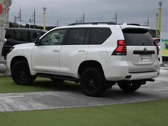 トヨタ ランドクルーザー プラド TX Lパッケージ マットブラED 千葉県 2023(令5)年 2.4万km ホワイトパールクリスタルシャイン Toyota Safety Sense/・プリクラッシュセーフティ/・レーンディパーチャーアラート/・オートハイビーム/・レーダークルーズコントロール/・ブラインドスポットモニター/ムーンルーフ/ベージュレザーシート/前席パワーシート/エアシート/シートヒーター/リア電動リクライニングシート/純正コネクティッドナビ/地デジTV/【Bluetooth接続】/パノラミックビューモニター/ドライブレコーダー（前後撮影）【ZDR-016】/革巻きステアリング/ステアリングスイッチ/ETC（2.0）/LEDヘッドライト/LEDフォグライト/ウインカーミラー/クリアランスソナー/純正18インチアルミホイル/サイド/カーテンエアバッグ/スマートキー