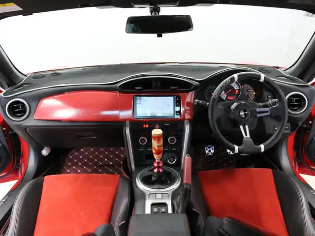 トヨタ ８６ GT 三重県 2013(平25)年 6.2万km ライトニングレッド MODELLISTAフロントスポイラー/MODELLISTAサイドスカート/MODELLISTAリヤスパッツ/純正リヤスポイラー/MODELLISTA WingDancer II18インチAW/HKSマフラー/BLITZアドバンスパワーエアクリーナー/BLITZ車高調整式ダンパー/社外LEDヘッドランプ・テールランプ/ILLINIUM FLUXシフトノブ/CNSPEEDステアリング/純正HDDナビ・地デジTV/・DVD/CD/・Bluetooth/バックカメラ/革/アルカンターラコンビシート/シートヒーター(前席)/ETC/プッシュエンジンスタート/スマートキー×2