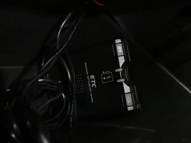 トヨタ ８６ GT 三重県 2013(平25)年 6.2万km ライトニングレッド MODELLISTAフロントスポイラー/MODELLISTAサイドスカート/MODELLISTAリヤスパッツ/純正リヤスポイラー/MODELLISTA WingDancer II18インチAW/HKSマフラー/BLITZアドバンスパワーエアクリーナー/BLITZ車高調整式ダンパー/社外LEDヘッドランプ・テールランプ/ILLINIUM FLUXシフトノブ/CNSPEEDステアリング/純正HDDナビ・地デジTV/・DVD/CD/・Bluetooth/バックカメラ/革/アルカンターラコンビシート/シートヒーター(前席)/ETC/プッシュエンジンスタート/スマートキー×2