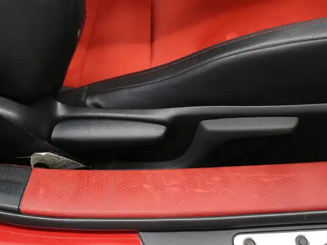 トヨタ ８６ GT 三重県 2013(平25)年 6.2万km ライトニングレッド MODELLISTAフロントスポイラー/MODELLISTAサイドスカート/MODELLISTAリヤスパッツ/純正リヤスポイラー/MODELLISTA WingDancer II18インチAW/HKSマフラー/BLITZアドバンスパワーエアクリーナー/BLITZ車高調整式ダンパー/社外LEDヘッドランプ・テールランプ/ILLINIUM FLUXシフトノブ/CNSPEEDステアリング/純正HDDナビ・地デジTV/・DVD/CD/・Bluetooth/バックカメラ/革/アルカンターラコンビシート/シートヒーター(前席)/ETC/プッシュエンジンスタート/スマートキー×2