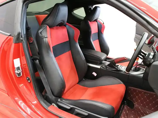 トヨタ ８６ GT 三重県 2013(平25)年 6.2万km ライトニングレッド MODELLISTAフロントスポイラー/MODELLISTAサイドスカート/MODELLISTAリヤスパッツ/純正リヤスポイラー/MODELLISTA WingDancer II18インチAW/HKSマフラー/BLITZアドバンスパワーエアクリーナー/BLITZ車高調整式ダンパー/社外LEDヘッドランプ・テールランプ/ILLINIUM FLUXシフトノブ/CNSPEEDステアリング/純正HDDナビ・地デジTV/・DVD/CD/・Bluetooth/バックカメラ/革/アルカンターラコンビシート/シートヒーター(前席)/ETC/プッシュエンジンスタート/スマートキー×2