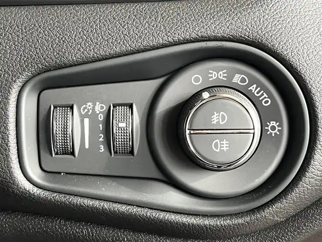 クライスラー・ジープ ジープ レネゲード リミテッド 4xe 山形県 2023(令5)年 3.7万km 赤 純正メモリナビ /バックカメラ　/アダプティブクルーズコントロール　/ETC2.0 /Bluetooth/USB /運転席/助手席パワーシート　/運転席/助手席シートヒーター　/レザーシート/ルーフレール　/AAC