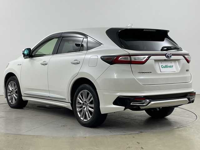 トヨタ ハリアー ハイブリッド プレミアム 道央・札幌 2018(平30)年 7.3万km ホワイトパールクリスタルシャイン ・４WD　/ハイブリッド/・TRDエアロ　F/S/R/・トヨタセーフティセンス/・プリクラッシュセーフティ/・レーダークルーズコントロール/・純正ディーラーOP9インチナビ/・DVD.CD.SD.BT.フルセグ/・バックカメラ/・パワーバックドア/・ハーフレザーシート/・パワーシート/シートヒーター/・LEDライト/オートハイビーム/・ビルトインETC/・スマートキー・カードキー