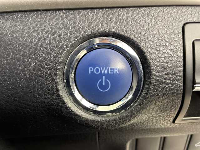 トヨタ ハリアー ハイブリッド プレミアム 道央・札幌 2018(平30)年 7.3万km ホワイトパールクリスタルシャイン ・４WD　/ハイブリッド/・TRDエアロ　F/S/R/・トヨタセーフティセンス/・プリクラッシュセーフティ/・レーダークルーズコントロール/・純正ディーラーOP9インチナビ/・DVD.CD.SD.BT.フルセグ/・バックカメラ/・パワーバックドア/・ハーフレザーシート/・パワーシート/シートヒーター/・LEDライト/オートハイビーム/・ビルトインETC/・スマートキー・カードキー