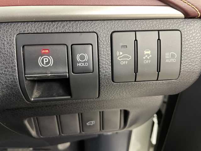 トヨタ ハリアー ハイブリッド プレミアム 道央・札幌 2018(平30)年 7.3万km ホワイトパールクリスタルシャイン ・４WD　/ハイブリッド/・TRDエアロ　F/S/R/・トヨタセーフティセンス/・プリクラッシュセーフティ/・レーダークルーズコントロール/・純正ディーラーOP9インチナビ/・DVD.CD.SD.BT.フルセグ/・バックカメラ/・パワーバックドア/・ハーフレザーシート/・パワーシート/シートヒーター/・LEDライト/オートハイビーム/・ビルトインETC/・スマートキー・カードキー