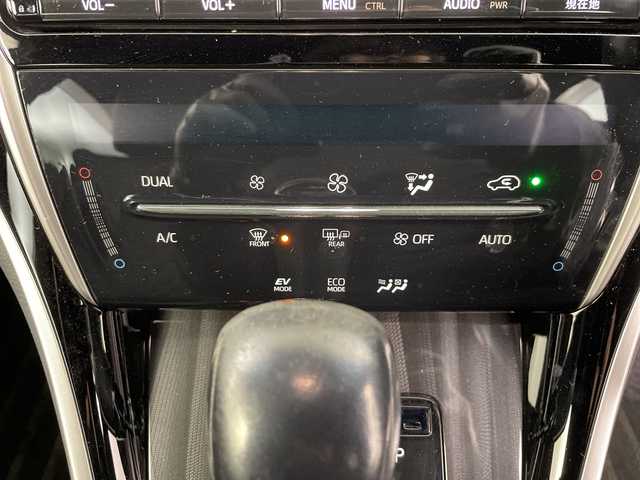 トヨタ ハリアー ハイブリッド プレミアム 道央・札幌 2018(平30)年 7.3万km ホワイトパールクリスタルシャイン ・４WD　/ハイブリッド/・TRDエアロ　F/S/R/・トヨタセーフティセンス/・プリクラッシュセーフティ/・レーダークルーズコントロール/・純正ディーラーOP9インチナビ/・DVD.CD.SD.BT.フルセグ/・バックカメラ/・パワーバックドア/・ハーフレザーシート/・パワーシート/シートヒーター/・LEDライト/オートハイビーム/・ビルトインETC/・スマートキー・カードキー