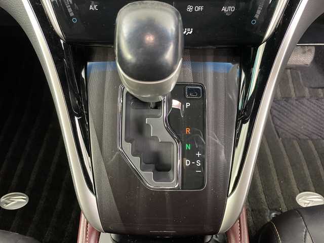 トヨタ ハリアー ハイブリッド プレミアム 道央・札幌 2018(平30)年 7.3万km ホワイトパールクリスタルシャイン ・４WD　/ハイブリッド/・TRDエアロ　F/S/R/・トヨタセーフティセンス/・プリクラッシュセーフティ/・レーダークルーズコントロール/・純正ディーラーOP9インチナビ/・DVD.CD.SD.BT.フルセグ/・バックカメラ/・パワーバックドア/・ハーフレザーシート/・パワーシート/シートヒーター/・LEDライト/オートハイビーム/・ビルトインETC/・スマートキー・カードキー