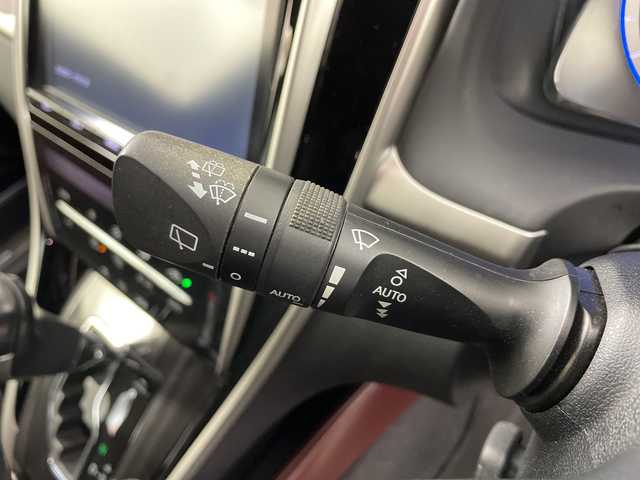 トヨタ ハリアー ハイブリッド プレミアム 道央・札幌 2018(平30)年 7.3万km ホワイトパールクリスタルシャイン ・４WD　/ハイブリッド/・TRDエアロ　F/S/R/・トヨタセーフティセンス/・プリクラッシュセーフティ/・レーダークルーズコントロール/・純正ディーラーOP9インチナビ/・DVD.CD.SD.BT.フルセグ/・バックカメラ/・パワーバックドア/・ハーフレザーシート/・パワーシート/シートヒーター/・LEDライト/オートハイビーム/・ビルトインETC/・スマートキー・カードキー