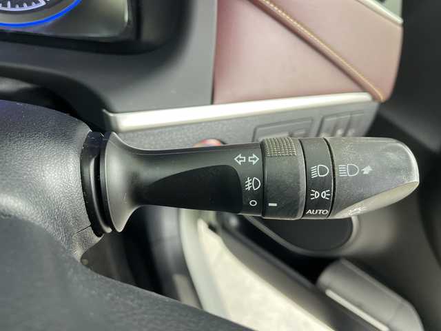 トヨタ ハリアー ハイブリッド プレミアム 道央・札幌 2018(平30)年 7.3万km ホワイトパールクリスタルシャイン ・４WD　/ハイブリッド/・TRDエアロ　F/S/R/・トヨタセーフティセンス/・プリクラッシュセーフティ/・レーダークルーズコントロール/・純正ディーラーOP9インチナビ/・DVD.CD.SD.BT.フルセグ/・バックカメラ/・パワーバックドア/・ハーフレザーシート/・パワーシート/シートヒーター/・LEDライト/オートハイビーム/・ビルトインETC/・スマートキー・カードキー