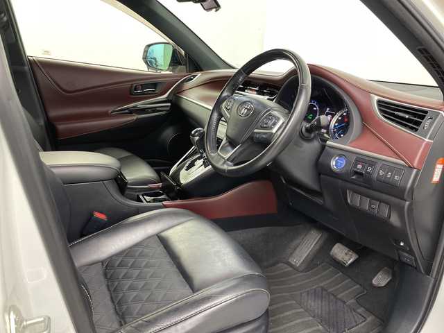 トヨタ ハリアー ハイブリッド プレミアム 道央・札幌 2018(平30)年 7.3万km ホワイトパールクリスタルシャイン ・４WD　/ハイブリッド/・TRDエアロ　F/S/R/・トヨタセーフティセンス/・プリクラッシュセーフティ/・レーダークルーズコントロール/・純正ディーラーOP9インチナビ/・DVD.CD.SD.BT.フルセグ/・バックカメラ/・パワーバックドア/・ハーフレザーシート/・パワーシート/シートヒーター/・LEDライト/オートハイビーム/・ビルトインETC/・スマートキー・カードキー