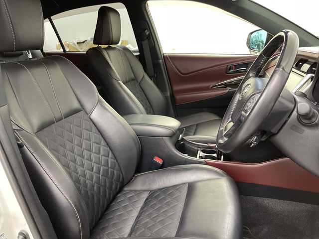 トヨタ ハリアー ハイブリッド プレミアム 道央・札幌 2018(平30)年 7.3万km ホワイトパールクリスタルシャイン ・４WD　/ハイブリッド/・TRDエアロ　F/S/R/・トヨタセーフティセンス/・プリクラッシュセーフティ/・レーダークルーズコントロール/・純正ディーラーOP9インチナビ/・DVD.CD.SD.BT.フルセグ/・バックカメラ/・パワーバックドア/・ハーフレザーシート/・パワーシート/シートヒーター/・LEDライト/オートハイビーム/・ビルトインETC/・スマートキー・カードキー