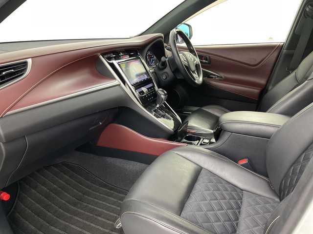 トヨタ ハリアー ハイブリッド プレミアム 道央・札幌 2018(平30)年 7.3万km ホワイトパールクリスタルシャイン ・４WD　/ハイブリッド/・TRDエアロ　F/S/R/・トヨタセーフティセンス/・プリクラッシュセーフティ/・レーダークルーズコントロール/・純正ディーラーOP9インチナビ/・DVD.CD.SD.BT.フルセグ/・バックカメラ/・パワーバックドア/・ハーフレザーシート/・パワーシート/シートヒーター/・LEDライト/オートハイビーム/・ビルトインETC/・スマートキー・カードキー