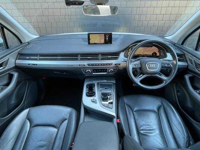 アウディ Ｑ７ 2．0TFSIクワトロ 埼玉県 2018(平30)年 6.1万km 白 黒革シート　/ＡＣＣ　/３列シート　/バーチャルコックピット　/純正ナビ　/３６０度カメラ　/ＴＶ　/シートヒーター　/パワーシート　/ＡｐｐｌｅＣａｒＰｌａｙ　/パワーバックドア　/ＬＥＤヘッドライト　/２０インチＡＷ