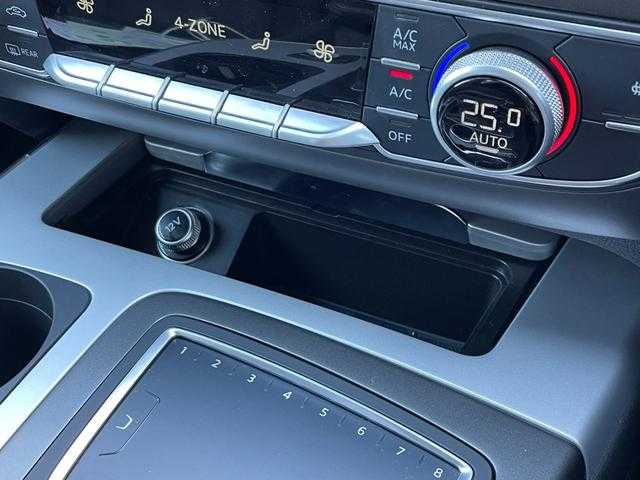 アウディ Ｑ７ 2．0TFSIクワトロ 埼玉県 2018(平30)年 6.1万km 白 黒革シート　/ＡＣＣ　/３列シート　/バーチャルコックピット　/純正ナビ　/３６０度カメラ　/ＴＶ　/シートヒーター　/パワーシート　/ＡｐｐｌｅＣａｒＰｌａｙ　/パワーバックドア　/ＬＥＤヘッドライト　/２０インチＡＷ