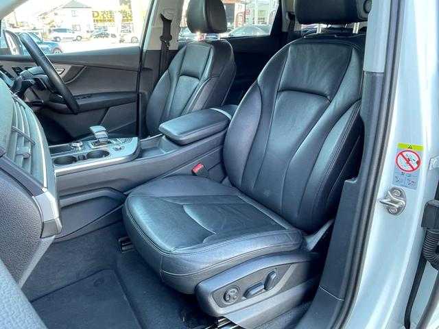 アウディ Ｑ７ 2．0TFSIクワトロ 埼玉県 2018(平30)年 6.1万km 白 黒革シート　/ＡＣＣ　/３列シート　/バーチャルコックピット　/純正ナビ　/３６０度カメラ　/ＴＶ　/シートヒーター　/パワーシート　/ＡｐｐｌｅＣａｒＰｌａｙ　/パワーバックドア　/ＬＥＤヘッドライト　/２０インチＡＷ