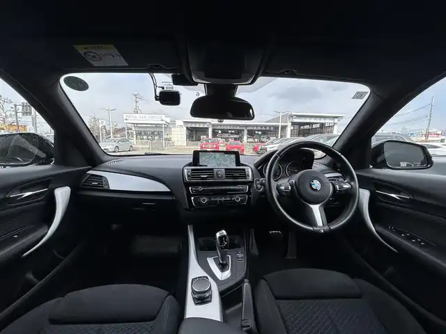 ＢＭＷ １１８ｄ Mスポーツ 滋賀県 2017(平29)年 1.4万km 黒 インテリジェントセーフティ/LKA/クルーズコントロール/純正HDDナビ/（CD/DVD/BT/USB/AUX）/バックカメラ/ミラー一体型ETC/前後ドライブレコーダー/コーナーセンサー/純正LEDヘッドライト/純正17インチAW