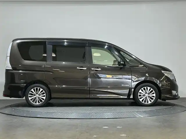 日産 セレナ ハイウェイS S HV Aセーフ 愛媛県 2014(平26)年 13.7万km タイガーアイブラウン エマージェンシーブレーキ　レーンキープアシスト　クルーズコントロール　インテリジェントルームミラー　純正SDナビ　Bluetooth　フルセグ　CD　DVD　アラウンドビューモニター　両側パワースライドドア　プッシュスタート　スマートキー　スペアキー　