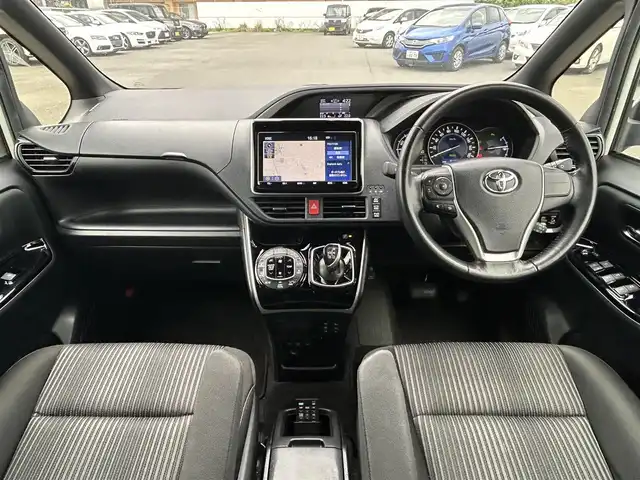 トヨタ ヴォクシー ハイブリッド ZS 煌Ⅱ 福岡県 2020(令2)年 5.5万km ホワイトパールクリスタルシャイン ワンオーナー/純正ナビ/純正12.1型後席フリップダウンモニター/バックカメラ/クルーズコントロール/フルセグ/BT/CD/DVD/両側パワースライドドア/オートエアコン（左右独立温度調整）/シートヒーター（D/N席）/トヨタセーフティセンス/（プリクラッシュセーフティ/レーンディパーチャーアラート/オートマチックハイビーム）/パーキングサポートブレーキ
