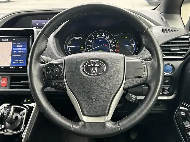 トヨタ ヴォクシー ハイブリッド ZS 煌Ⅱ 福岡県 2020(令2)年 5.5万km ホワイトパールクリスタルシャイン ワンオーナー/純正ナビ/純正12.1型後席フリップダウンモニター/バックカメラ/クルーズコントロール/フルセグ/BT/CD/DVD/両側パワースライドドア/オートエアコン（左右独立温度調整）/シートヒーター（D/N席）/トヨタセーフティセンス/（プリクラッシュセーフティ/レーンディパーチャーアラート/オートマチックハイビーム）/パーキングサポートブレーキ