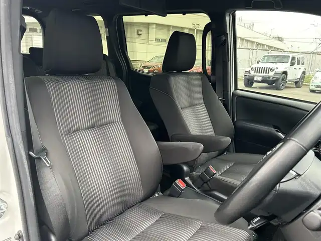 トヨタ ヴォクシー ハイブリッド ZS 煌Ⅱ 福岡県 2020(令2)年 5.5万km ホワイトパールクリスタルシャイン ワンオーナー/純正ナビ/純正12.1型後席フリップダウンモニター/バックカメラ/クルーズコントロール/フルセグ/BT/CD/DVD/両側パワースライドドア/オートエアコン（左右独立温度調整）/シートヒーター（D/N席）/トヨタセーフティセンス/（プリクラッシュセーフティ/レーンディパーチャーアラート/オートマチックハイビーム）/パーキングサポートブレーキ