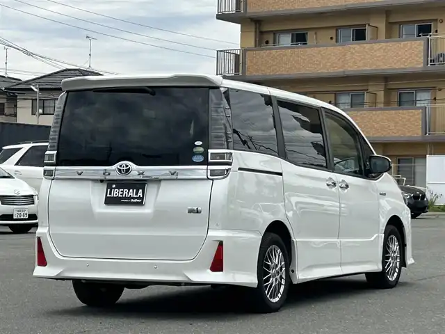 トヨタ ヴォクシー ハイブリッド ZS 煌Ⅱ 福岡県 2020(令2)年 5.5万km ホワイトパールクリスタルシャイン ワンオーナー/純正ナビ/純正12.1型後席フリップダウンモニター/バックカメラ/クルーズコントロール/フルセグ/BT/CD/DVD/両側パワースライドドア/オートエアコン（左右独立温度調整）/シートヒーター（D/N席）/トヨタセーフティセンス/（プリクラッシュセーフティ/レーンディパーチャーアラート/オートマチックハイビーム）/パーキングサポートブレーキ