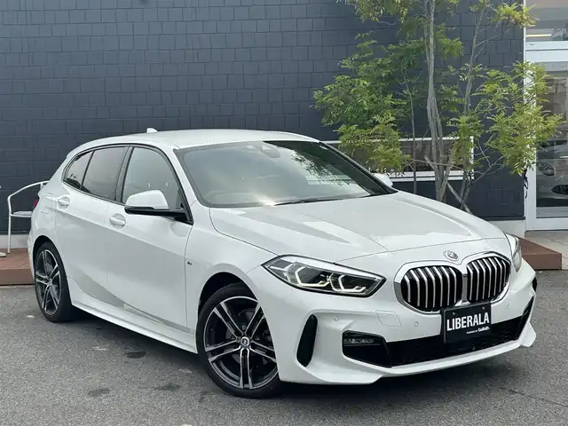 ＢＭＷ １１８ｄ Mスポーツ 滋賀県 2022(令4)年 3.2万km アルピンホワイトⅢ Mスポーツ/純正ナビ/Bカメラ/BT/USB/LEDヘッドライト/ハーフレザーシート/ACC/LKA/デジタルメーター/電動リアゲート/18インチAW/ルームミラーETC