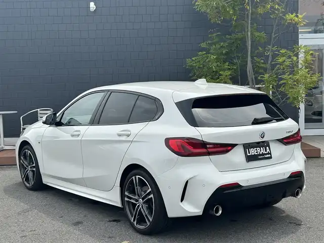 ＢＭＷ １１８ｄ Mスポーツ 滋賀県 2022(令4)年 3.2万km アルピンホワイトⅢ Mスポーツ/純正ナビ/Bカメラ/BT/USB/LEDヘッドライト/ハーフレザーシート/ACC/LKA/デジタルメーター/電動リアゲート/18インチAW/ルームミラーETC