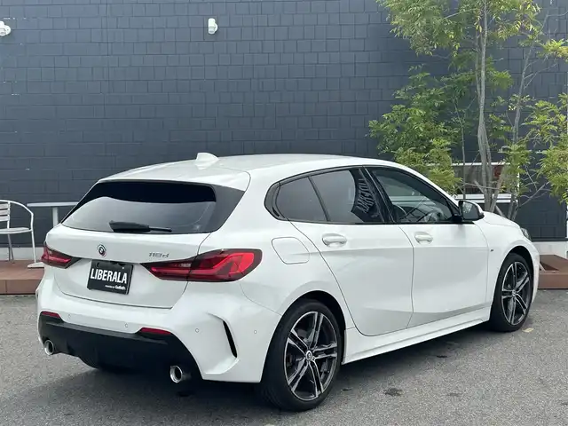 ＢＭＷ １１８ｄ Mスポーツ 滋賀県 2022(令4)年 3.2万km アルピンホワイトⅢ Mスポーツ/純正ナビ/Bカメラ/BT/USB/LEDヘッドライト/ハーフレザーシート/ACC/LKA/デジタルメーター/電動リアゲート/18インチAW/ルームミラーETC