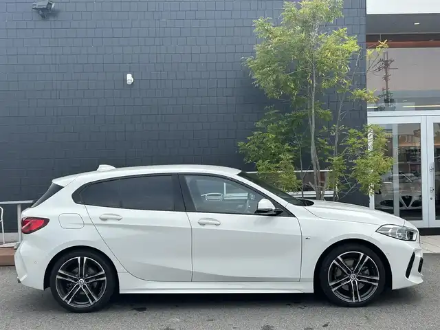 ＢＭＷ １１８ｄ Mスポーツ 滋賀県 2022(令4)年 3.2万km アルピンホワイトⅢ Mスポーツ/純正ナビ/Bカメラ/BT/USB/LEDヘッドライト/ハーフレザーシート/ACC/LKA/デジタルメーター/電動リアゲート/18インチAW/ルームミラーETC