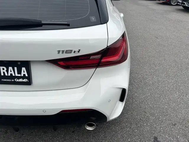ＢＭＷ １１８ｄ Mスポーツ 滋賀県 2022(令4)年 3.2万km アルピンホワイトⅢ Mスポーツ/純正ナビ/Bカメラ/BT/USB/LEDヘッドライト/ハーフレザーシート/ACC/LKA/デジタルメーター/電動リアゲート/18インチAW/ルームミラーETC