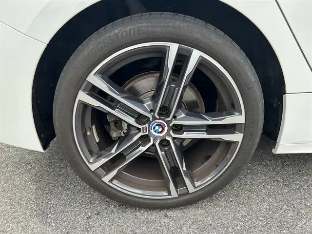 ＢＭＷ １１８ｄ Mスポーツ 滋賀県 2022(令4)年 3.2万km アルピンホワイトⅢ Mスポーツ/純正ナビ/Bカメラ/BT/USB/LEDヘッドライト/ハーフレザーシート/ACC/LKA/デジタルメーター/電動リアゲート/18インチAW/ルームミラーETC