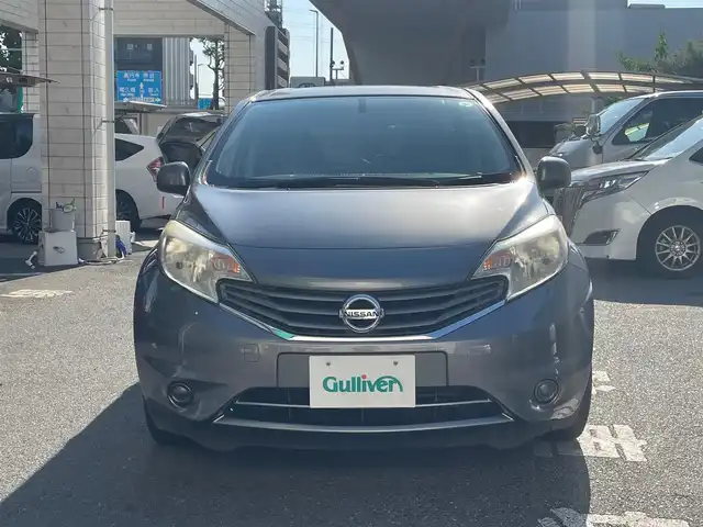 日産 ノート X 東京都 2013(平25)年 4.7万km ダークメタルグレー 純正TVナビ/2スピーカー/ETC/プッシュエンジンスターター/スマートキー/アイドリングストップ/ABS/SRSエアバッグ/プライバシーガラス/イモビライザー/インテリジェントキー/電動格納機能付きドアミラー