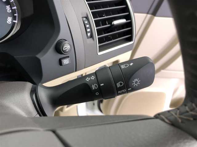 トヨタ ランドクルーザー プラド TX Lパッケージ マットブラED 愛知県 2022(令4)年 1.9万km ホワイトパールクリスタルシャイン １オーナー　/７人　/サンルーフ　/9インチナビ　/全方位カメラ　/ルーフレール　/レザーシート　/前席パワーシート　/シートヒーター　/エアーシート　/前後ドラレコ　/ＥＴＣ２．０　/ＭＴモード　/ＢＳＭ　/ＵＳＢ　/取説　/保証書