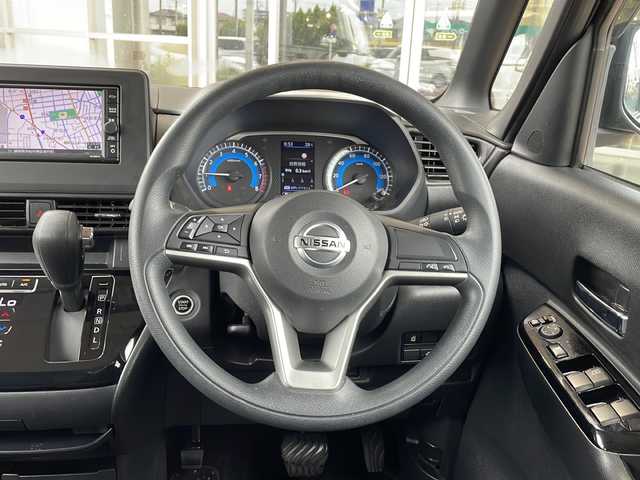 日産 ルークス ハイウェイスター X 静岡県 2021(令3)年 7.4万km ブラック 純正ナビ/・iPod/・SD/・FM/AM/・ワンセグTV/・CD/・Bluetooth/主要装備/・全方位カメラ/・ＥＴＣ/・片側パワースライドドア/・アイドリングストップ/・エマージェンシーブレーキ/・ドライブレコーダー/・ＬＥＤヘッドライト/・車線逸脱警報/・クリアランスソナー/・プッシュスタート/・オートエアコン/・純正フロアマット/・サイドカーテンエアバッグ/・nanoe