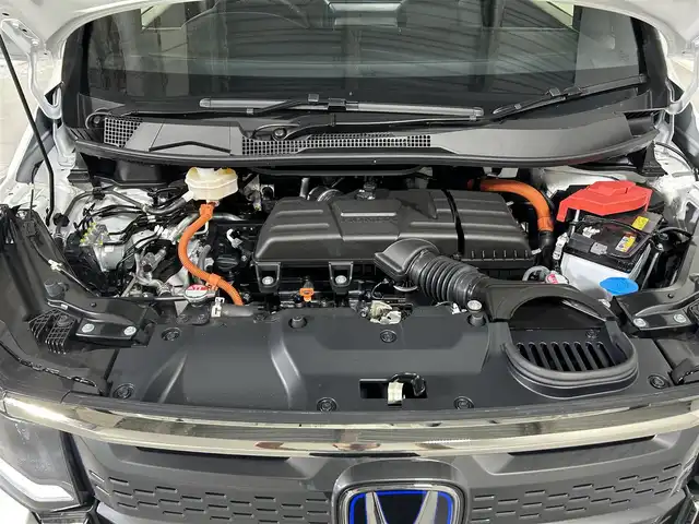 ホンダ ステップワゴン スパーダ eHEV 佐賀県 2025(令7)年 0.1千km プラチナホワイトパール 登録済未使用車/純正11.4インチホンダコネクトナビ/CD/DVD/フルセグTV/Bluetooth/両側パワースライドドア/バックカメラ/ホンダセンシング/衝突軽減ブレーキ/レーンキープアシスト/コーナーセンサー/横滑り防止/オットマン/パドルシフト/スマートキー/スペアキー/純正１６インチアルミホイール/LEDヘッドライト/三点エアバック