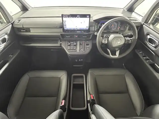 ホンダ ステップワゴン スパーダ eHEV 佐賀県 2025(令7)年 0.1千km プラチナホワイトパール 登録済未使用車/純正11.4インチホンダコネクトナビ/CD/DVD/フルセグTV/Bluetooth/両側パワースライドドア/バックカメラ/ホンダセンシング/衝突軽減ブレーキ/レーンキープアシスト/コーナーセンサー/横滑り防止/オットマン/パドルシフト/スマートキー/スペアキー/純正１６インチアルミホイール/LEDヘッドライト/三点エアバック