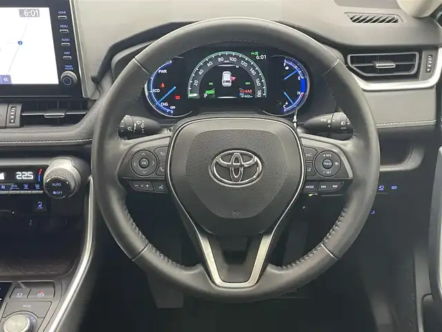 トヨタ ＲＡＶ４ ハイブリッドG 愛知県 2021(令3)年 4.2万km ホワイトパールクリスタルシャイン 純正９型ＤＡナビ　パノラマムーンルーフ　BSM 禁煙車　全方位カメラ　黒革　シートヒーター　ハンドルヒーター　　セーフティセンス　衝突軽減　追従クルコン　コーナーセンサー　ルーフレール　ＬＥＤライト　フォグ　
