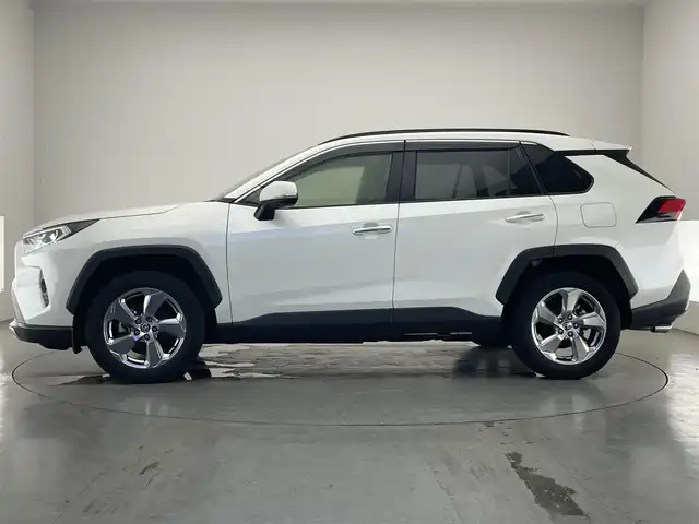 トヨタ ＲＡＶ４ ハイブリッドG 愛知県 2021(令3)年 4.2万km ホワイトパールクリスタルシャイン 純正９型ＤＡナビ　パノラマムーンルーフ　BSM 禁煙車　全方位カメラ　黒革　シートヒーター　ハンドルヒーター　　セーフティセンス　衝突軽減　追従クルコン　コーナーセンサー　ルーフレール　ＬＥＤライト　フォグ　