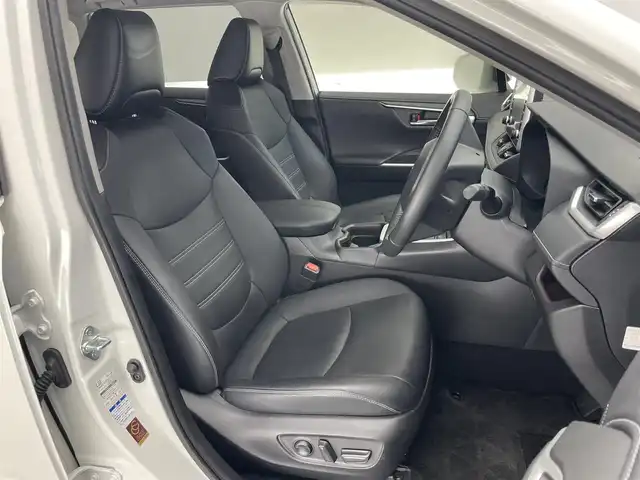 トヨタ ＲＡＶ４ ハイブリッドG 愛知県 2021(令3)年 4.2万km ホワイトパールクリスタルシャイン 純正９型ＤＡナビ　パノラマムーンルーフ　BSM 禁煙車　全方位カメラ　黒革　シートヒーター　ハンドルヒーター　　セーフティセンス　衝突軽減　追従クルコン　コーナーセンサー　ルーフレール　ＬＥＤライト　フォグ　