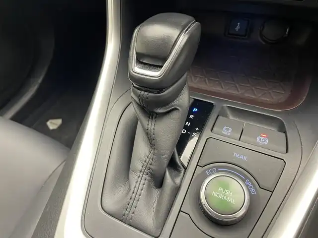 トヨタ ＲＡＶ４ ハイブリッドG 愛知県 2021(令3)年 4.2万km ホワイトパールクリスタルシャイン 純正９型ＤＡナビ　パノラマムーンルーフ　BSM 禁煙車　全方位カメラ　黒革　シートヒーター　ハンドルヒーター　　セーフティセンス　衝突軽減　追従クルコン　コーナーセンサー　ルーフレール　ＬＥＤライト　フォグ　
