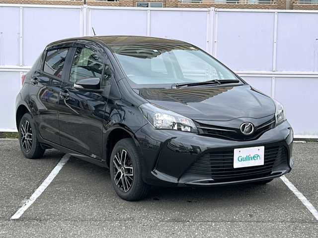 トヨタ ヴィッツ F 秋田県 2015(平27)年 7.8万km ブラックマイカ 社外ナビ　CN-RA06Wd/・フルセグテレビ/・CD、DVD、SD/・BT/・USB/・ラジオ/電動格納ミラー/ヘッドライトマニュアルレベライザー/純正フロアマット/車線逸脱警報装置/衝突軽減装置/ETC/社外AW組冬タイヤ積載