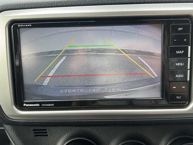 トヨタ ヴィッツ F 秋田県 2015(平27)年 7.8万km ブラックマイカ 社外ナビ　CN-RA06Wd/・フルセグテレビ/・CD、DVD、SD/・BT/・USB/・ラジオ/電動格納ミラー/ヘッドライトマニュアルレベライザー/純正フロアマット/車線逸脱警報装置/衝突軽減装置/ETC/社外AW組冬タイヤ積載