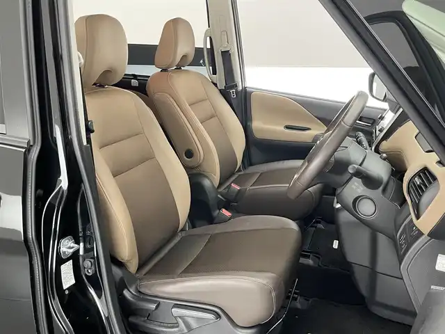 日産 セレナ ハイウェイスター Vセレクション 愛知県 2017(平29)年 8.7万km ダイヤモンドブラック 純正９型ナビ　プロパイロット　純正１１型後席モニター　全方位カメラ　ＨＤＭＩ　ハンズフリーパワスラ　茶ハーフレザー　ＥＴＣ　ミラー型ドラレコ　衝突軽減　追従クルコン　シートヒーター　ＬＥＤオートライト エマージェンシーブレーキ　両側パワスラ　プロパイロットパーキング　後席USB　シートバックテーブル　プッシュスタート　スマートキー