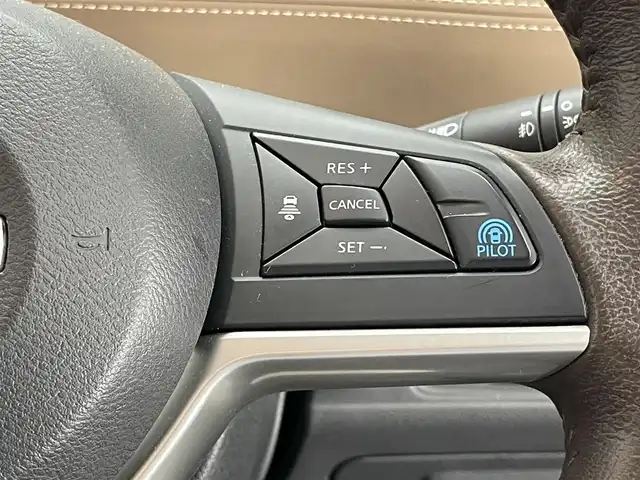日産 セレナ ハイウェイスター Vセレクション 愛知県 2017(平29)年 8.7万km ダイヤモンドブラック 純正９型ナビ　プロパイロット　純正１１型後席モニター　全方位カメラ　ＨＤＭＩ　ハンズフリーパワスラ　茶ハーフレザー　ＥＴＣ　ミラー型ドラレコ　衝突軽減　追従クルコン　シートヒーター　ＬＥＤオートライト エマージェンシーブレーキ　両側パワスラ　プロパイロットパーキング　後席USB　シートバックテーブル　プッシュスタート　スマートキー