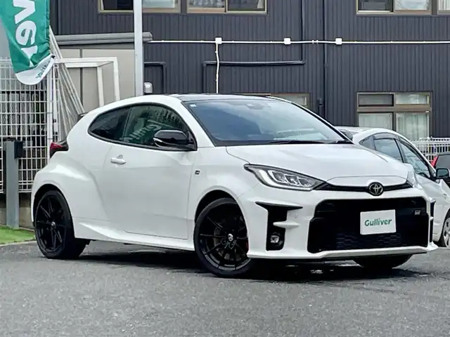 トヨタ ＧＲヤリス RZ ハイパフォーマンス ファーストED 宮城県 2020(令2)年 5.6万km スーパーホワイトⅡ ワンオーナー/4WD/純正メモリナビ/FM/AM/BT/USB/フルセグTV/バックカメラ/ハーフレザーシート/前席シートヒーター/ステアリングスイッチ/ステアリングヒーター/ブラインドスポットモニター/追従型クルーズコントロール/レーンキープアシスト/コーナーセンサー/横滑り防止装置/衝突被害軽減システム/アイドリングストップ/純正アルミ夏タイヤ18インチ/冬タイヤ18インチ/純正フロアマット/ウィンカードアミラー/電動格納ミラー/LEDライト/ヘッドランプレベライザー/オートマチックハイビーム/プッシュスタート/保証書・記録簿・取扱説明書