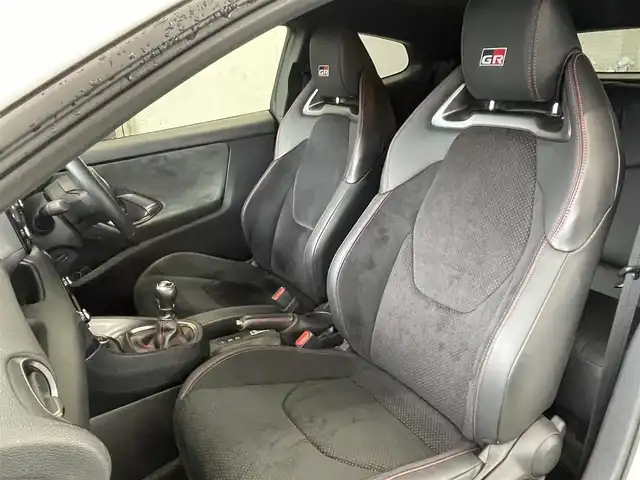 トヨタ ＧＲヤリス RZ ハイパフォーマンス ファーストED 宮城県 2020(令2)年 5.6万km スーパーホワイトⅡ ワンオーナー/4WD/純正メモリナビ/FM/AM/BT/USB/フルセグTV/バックカメラ/ハーフレザーシート/前席シートヒーター/ステアリングスイッチ/ステアリングヒーター/ブラインドスポットモニター/追従型クルーズコントロール/レーンキープアシスト/コーナーセンサー/横滑り防止装置/衝突被害軽減システム/アイドリングストップ/純正アルミ夏タイヤ18インチ/冬タイヤ18インチ/純正フロアマット/ウィンカードアミラー/電動格納ミラー/LEDライト/ヘッドランプレベライザー/オートマチックハイビーム/プッシュスタート/保証書・記録簿・取扱説明書